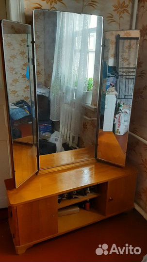 Зеркало с тумбой