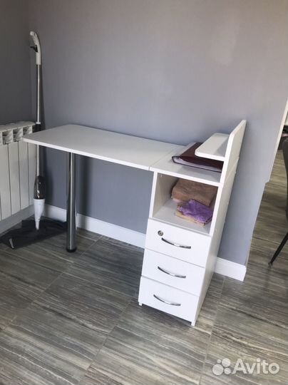 Маникюрный стол складной