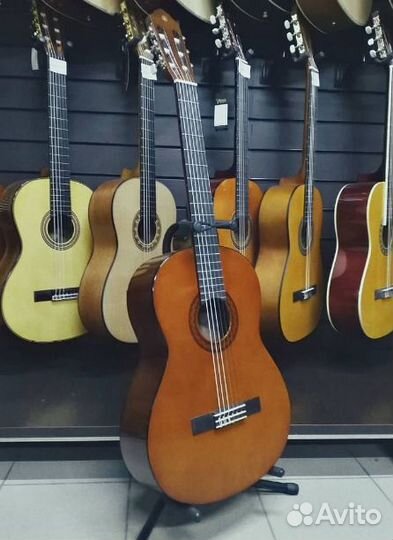 Классическая гитара Yamaha С40