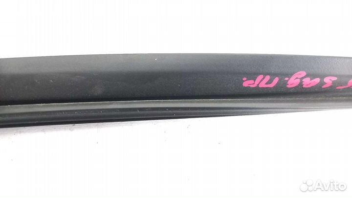 Уплотнитель стекла двери Toyota Camry v55