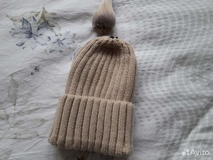 Шапочка с помпоном новая
