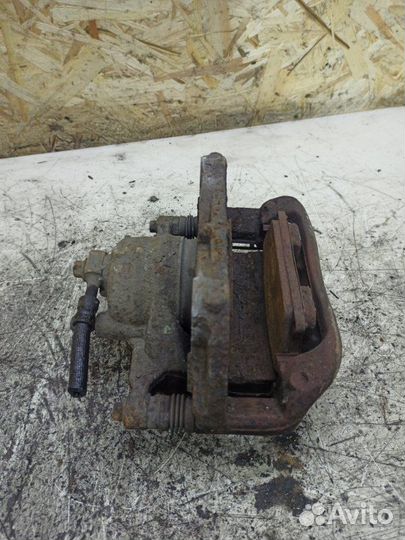 Тормозной суппорт передний левый Opel Astra J