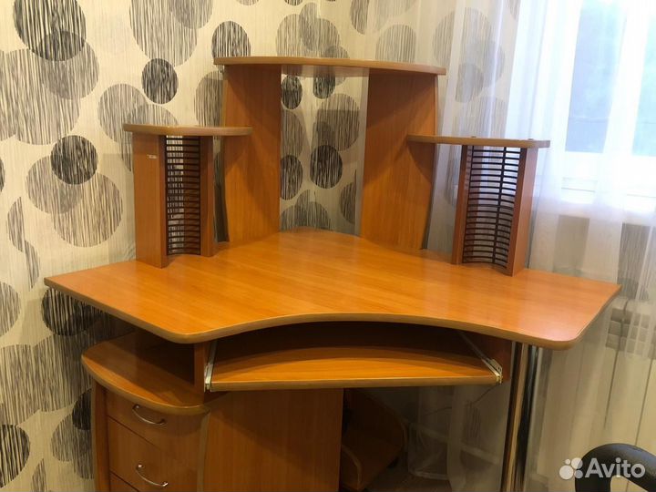 Компьютерный стол