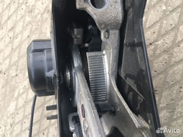 Педаль стояночного тормоза Mercedes W203 C200 111M