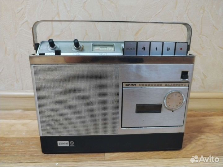 Магнитофон Philips 2205