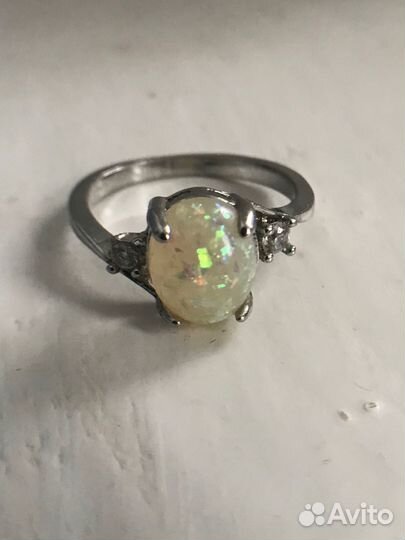 Кольцо с камнем