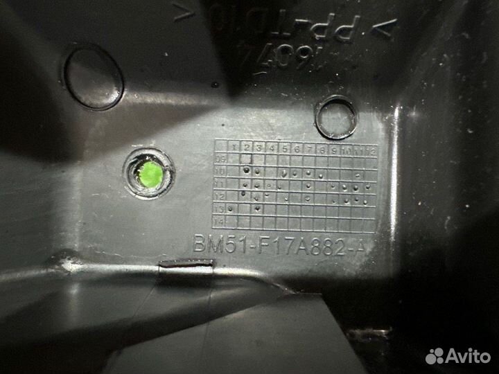 Кронштейн бампера задний Ford Focus 3 седан 2.0L