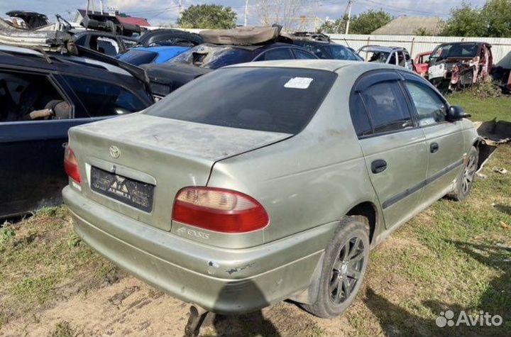 В разборе Тоета Авенсис