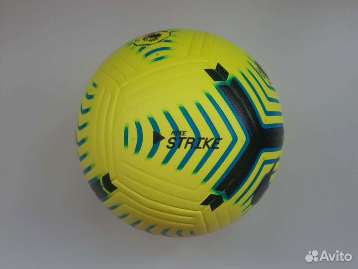 Футбольный мяч nike strike