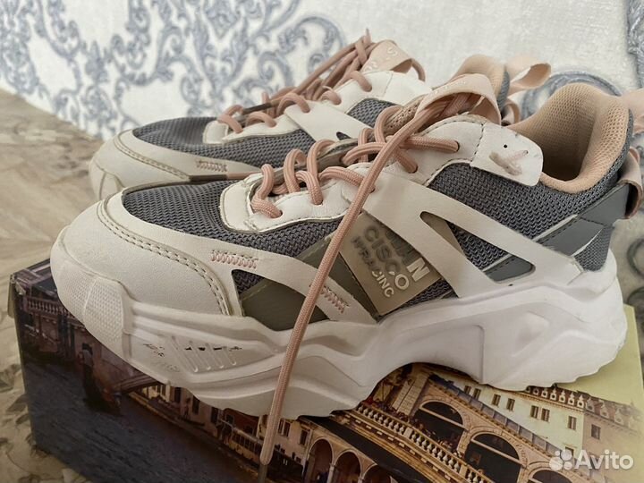 Кроссовки летние