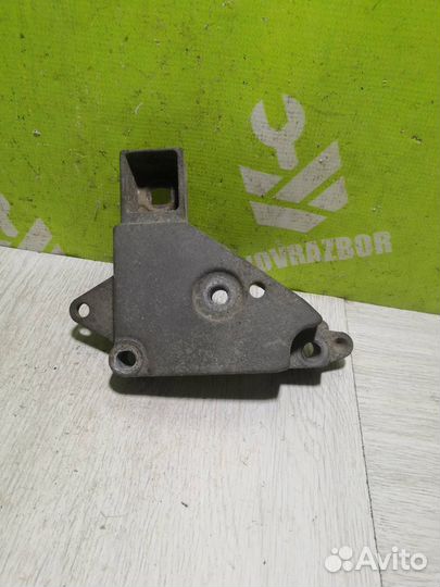 Кронштейн двигателя правый Рено Клио 2 Симбол