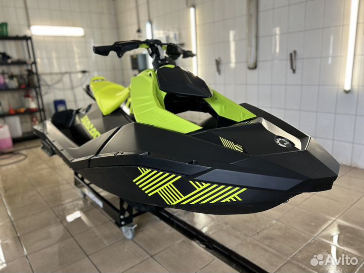 —BRP Sea-doo 2023 Spark 2up Trixx