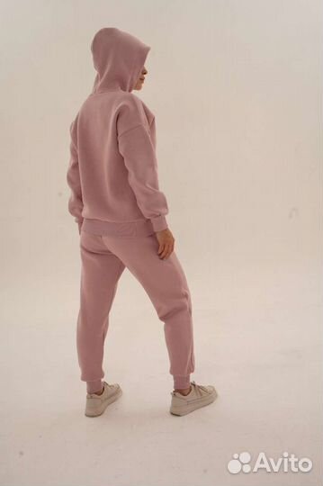 Женский спортивный костюм