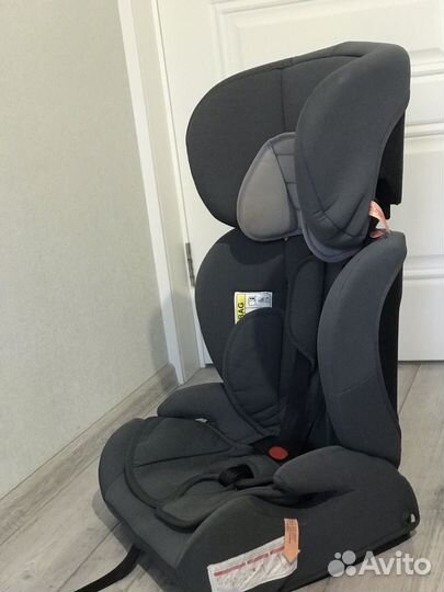 Автомобильное кресло
