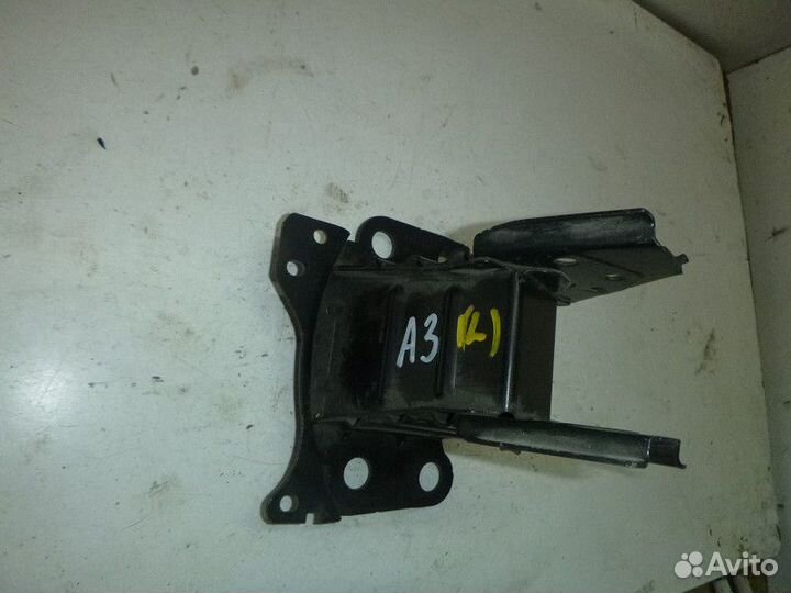 Кронштейн усилителя переднего бампера audi A3 8PA