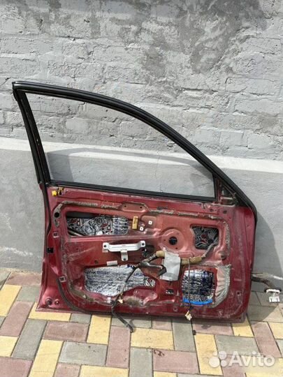 Дверь передняя левая Mitsubishi Carisma 1.6
