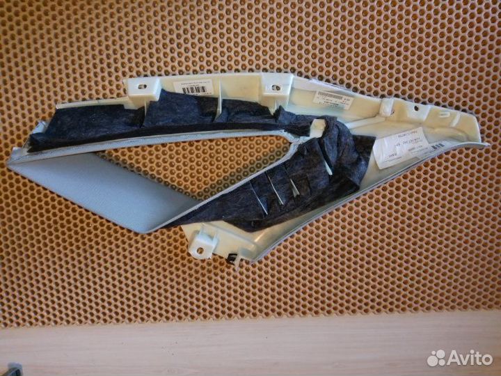 Обшивка салона правая Audi A8 D4 long 4.2 cdra