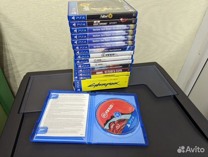 PlayStation 4 Slim 1Tb PS4 + 2 джойстика + 400 игр