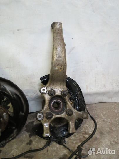 Поворотный кулак передний Lexus GS 300