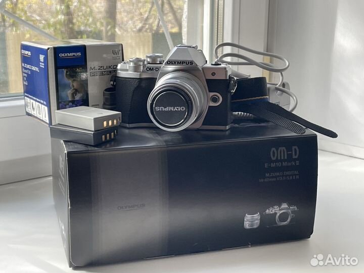 Olympus om d e m10 mark iii с объективом