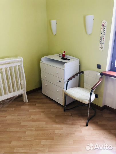 Пеленальный комод и кроватка