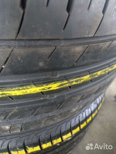 Roadstone N'Fera SU1 245/45 R18