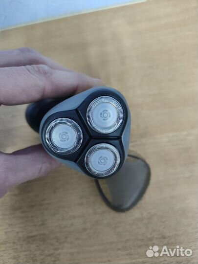 Электробритва Philips PT727