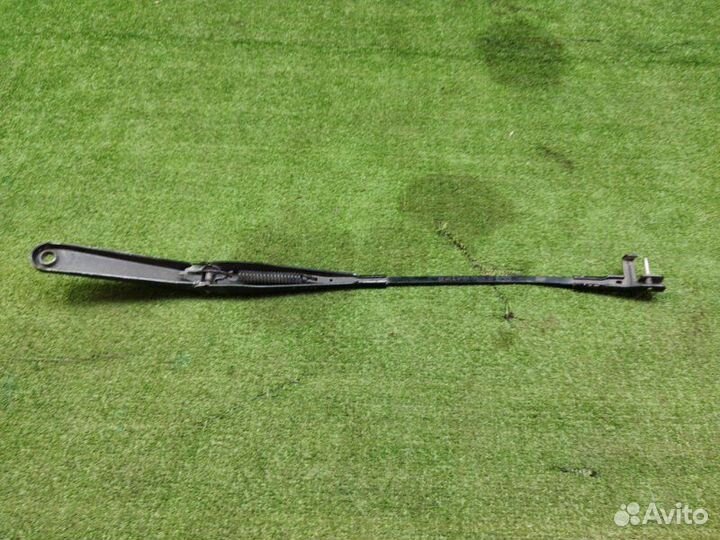 Поводок стеклоочистителя Ford Focus 2 2005-2011