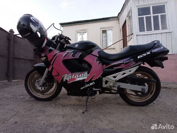 Suzuki gsx 750 f katana