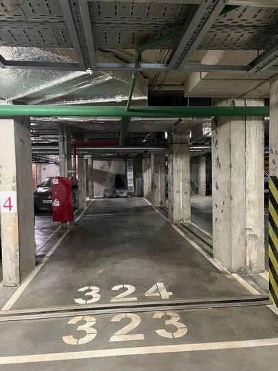 Машиноместо, > 30 м²