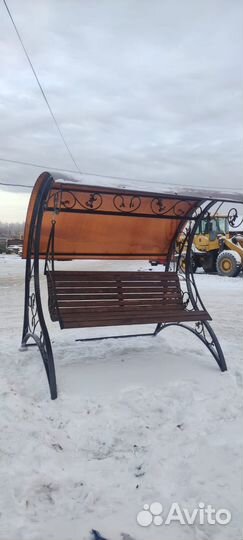 Садовая качель с большой крышей