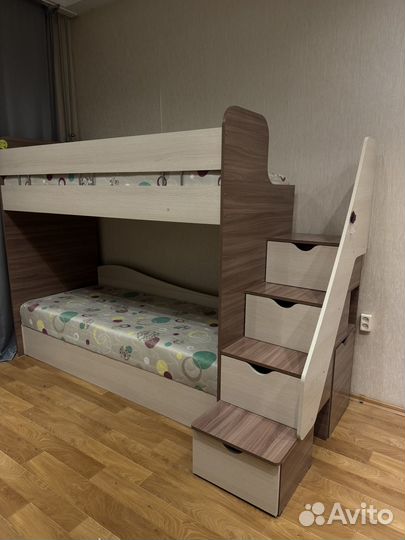 Двухярусная кровать