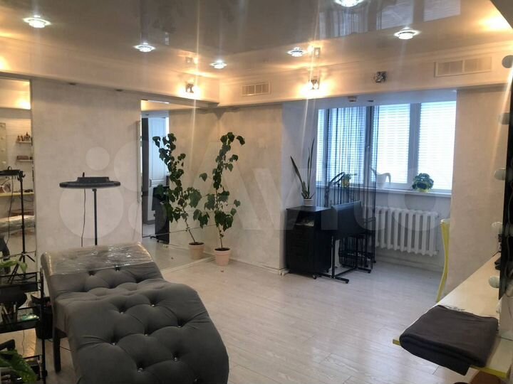 Помещение с арендатором, 241 м²