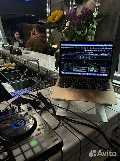 DJ (Ди-джей)