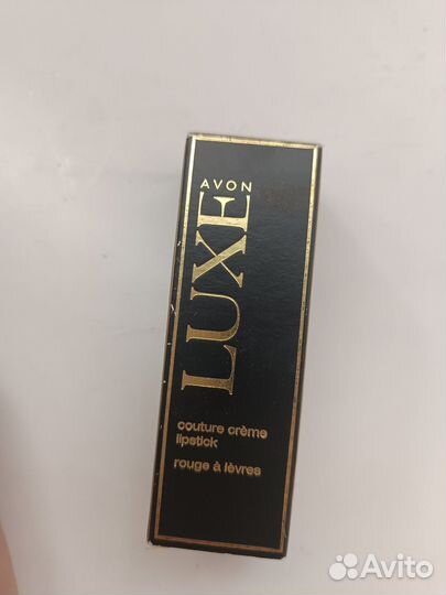 Увлажняющая губная помада Avon Luxe / 