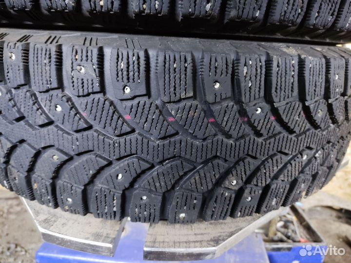 Bridgestone Blizzak Spike-01 175/70 R14 84T