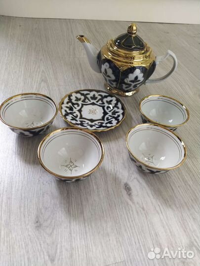 Чайник и пиалы