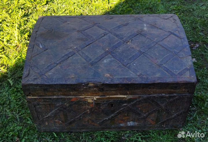 Сундук деревянный старинный