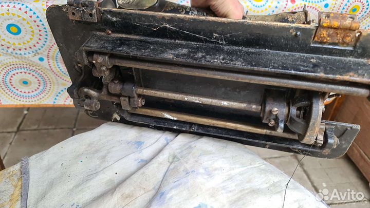 Швейная машинка зингер