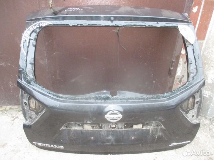 Дверь багажника (Nissan Terrano)
