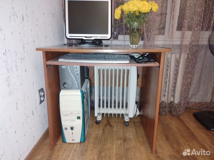 Компьютерный стол