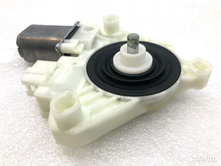 Моторчик стеклоподъемника передний левый