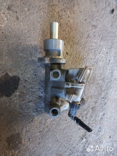 Главный тормозной цилиндр Форд Фокус 1 1.8 zetec