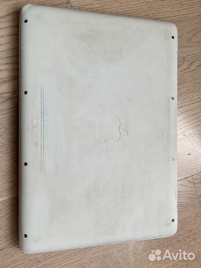 Macbook 13 2010 без батареи и зарядки