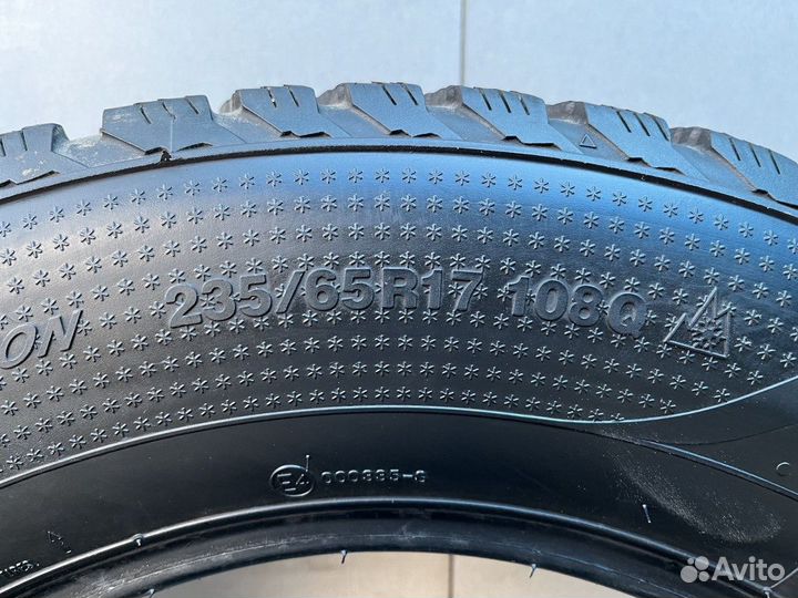 Kumho I'Zen RV Stud KC16 235/65 R17