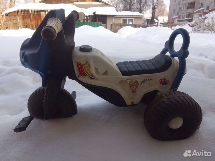 Маленький детский велосипед, пластмассовый,крепкий