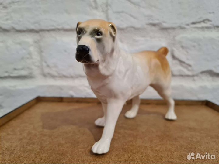 Фарфоровая статуэтка 