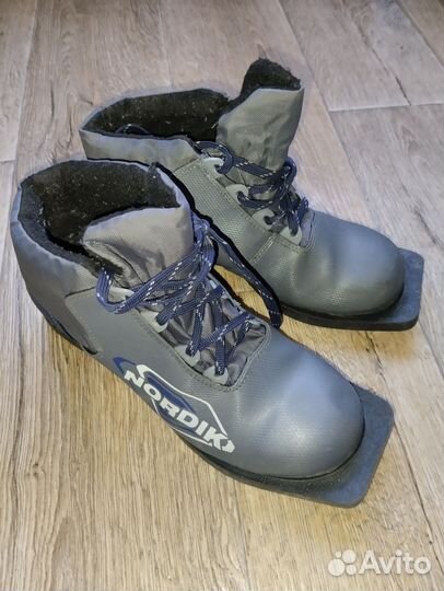 Лыжные ботинки