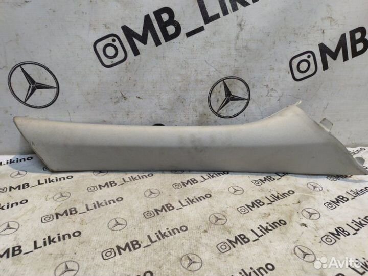Обшивка передней стойки правая Mercedes Gl X164