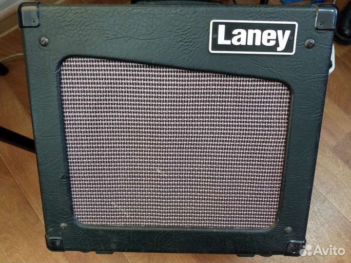 Ламповый гитарный комбоусилитель Laney Cub12r